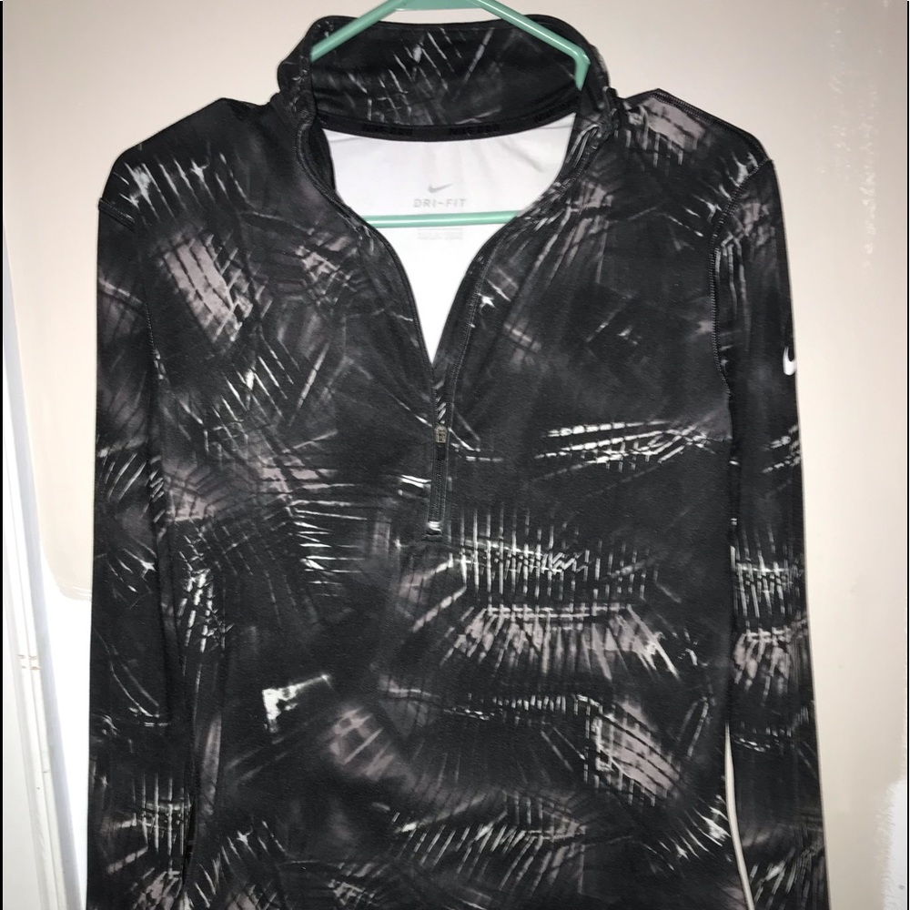 Nike zip up black and white pullover